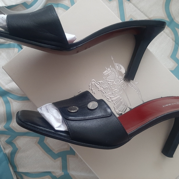 authentic Burberry not a copy. - Picture 5 of 7